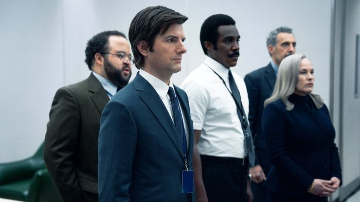 Zach Cherry, Adam Scott, Tramell Tillman, Patricia Arquette, và John Turturro trong Severance