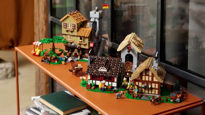 Các tòa nhà Lego Thị trấn Thời Trung Cổ, được xếp hàng trên một kệ