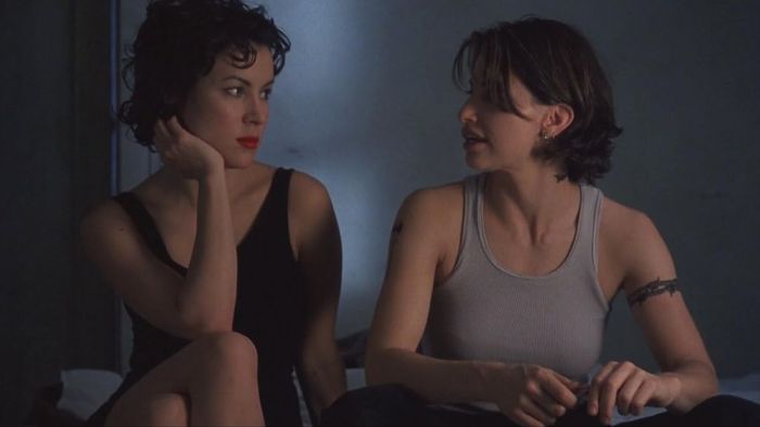 Jennifer Tilly và Gina Gershon trong Bound