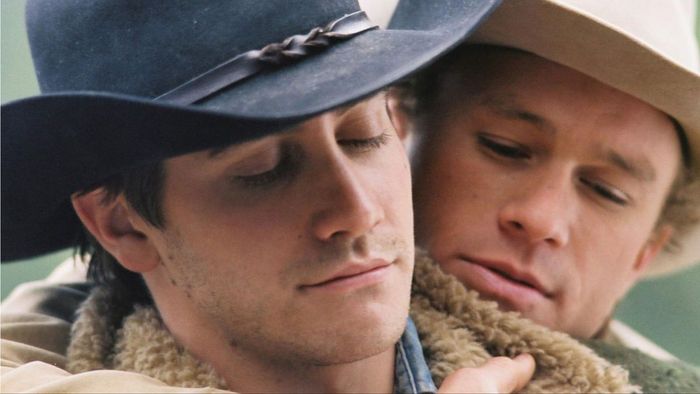 Jack Gyllenhaal và Heath Ledger trong Núi Brokeback