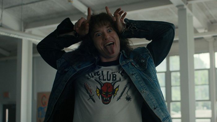 Joseph Quinn vai Eddie Munson trong Stranger Things 4