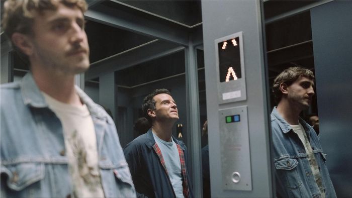 Paul Mescal và Andrew Scott trong All of Us Strangers