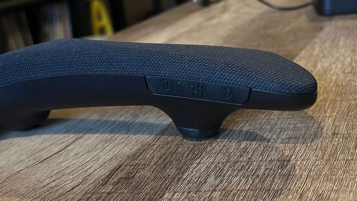 Phóng to trên các nút điều khiển trên Panasonic Soundslayer Wireless