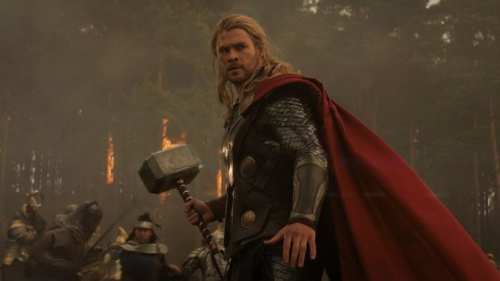 Chris Hemsworth vai Thor trong Thor: The Dark World