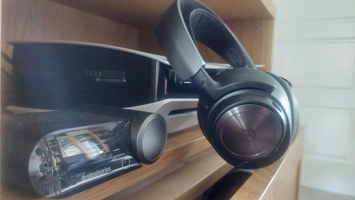 Tai nghe chơi game không dây SteelSeries Arctis Nova Pro
