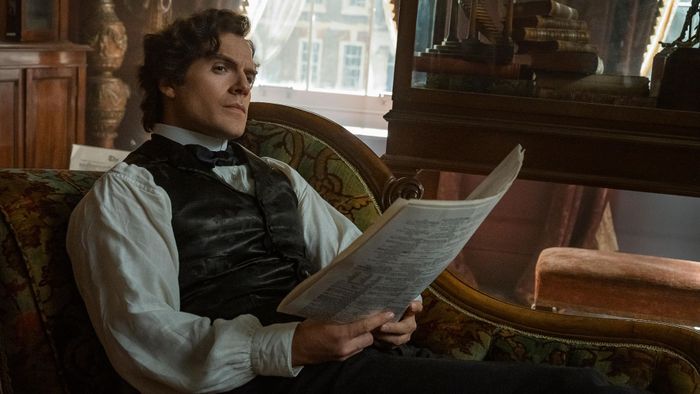 Henry Cavill trong Enola Holmes 2