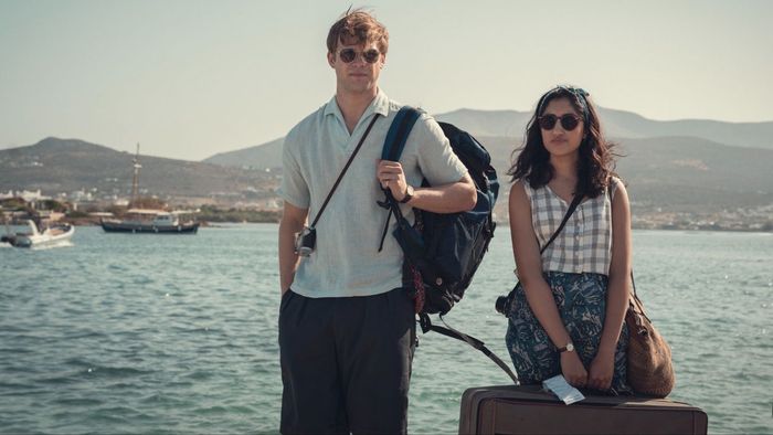 Leo Woodall và Ambika Mod trong One Day