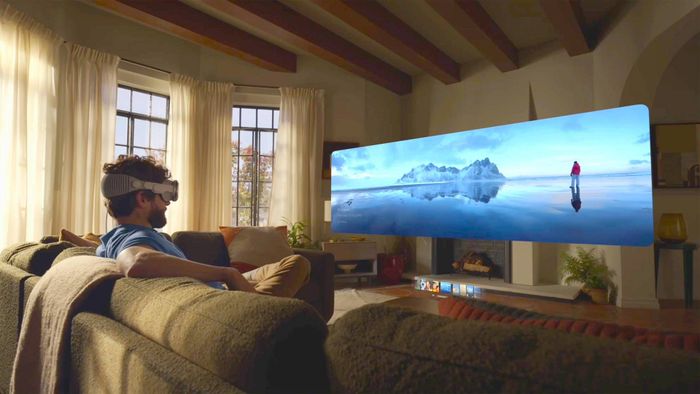 Apple Vision Pro đang được sử dụng trong phòng khách với màn hình AR phía trước