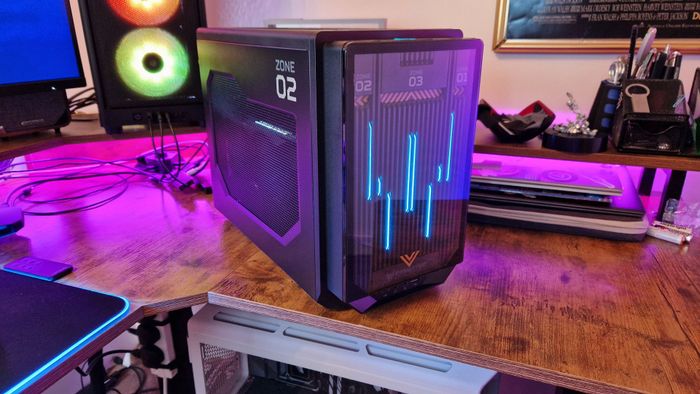 Acer Predator Orion X trên một bàn chơi game