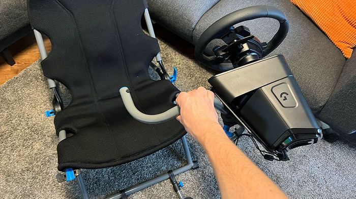 Playseat Challenge X's gập thanh bánh xe