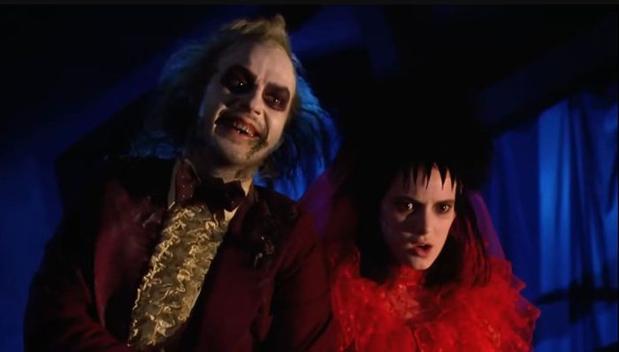 Michael Keaton vai Betelgeuse và Winona Ryder vai Lydia trong Beetlejuice (1988)