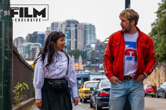 Stephanie Hsu và Ryan Gosling trong The Fall Guy