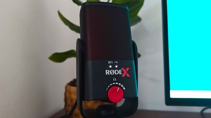 Rode X XCM-50 gần cận phía trước