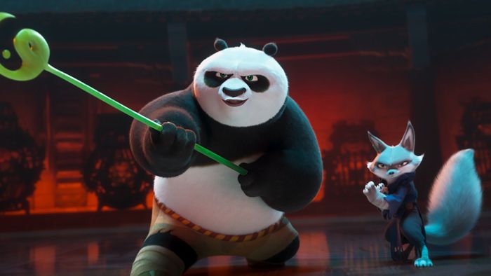 Jack Black trong vai Po và Awkwafina trong vai Zhen trong Kung Fu Panda 4