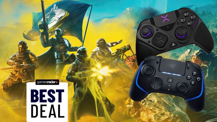 Ảnh bìa Helldivers 2 với hai tay cầm PS5 Pro đặt trên và dấu ấn 'Ưu đãi tốt nhất' ở phía trái