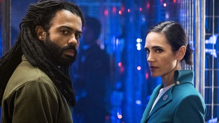 Daveed Diggs và Jennifer Connelly trong Snowpiercer