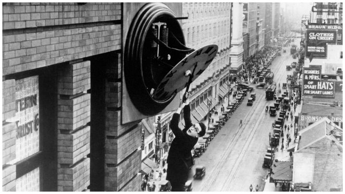 Harold Lloyd trong Safety Last! (1923)