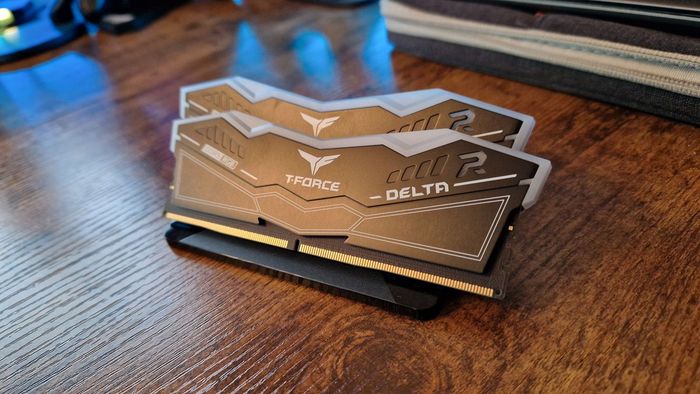 Thanh RAM Delta RGB DDR5 của T-Force từ phía trước