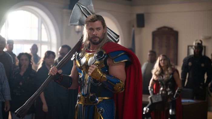 Chris Hemsworth trong Thor: Tình yêu và Sấm sét