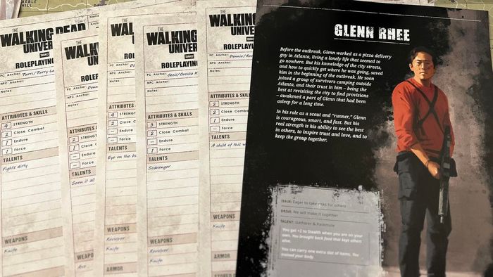 Hình ảnh của các tờ nhân vật từ The Walking Dead RPG, Glenn Rhee đặc trưng ở phía trước