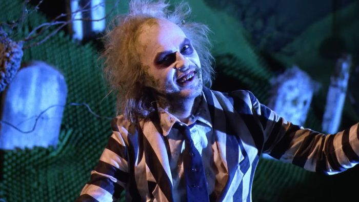 Michael Keaton trong vai Betelgeuse trong Beetlejuice