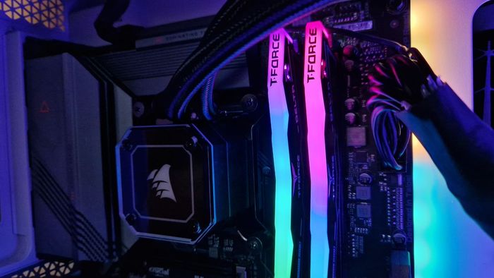 Chi tiết RGB của RAM T-Force Delta RGB DDR5