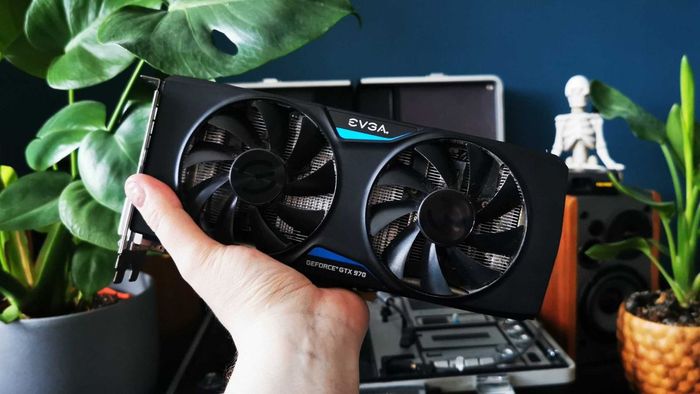 Nvidia GeForce GTX 970 được giữ bởi các cây cối trong nền