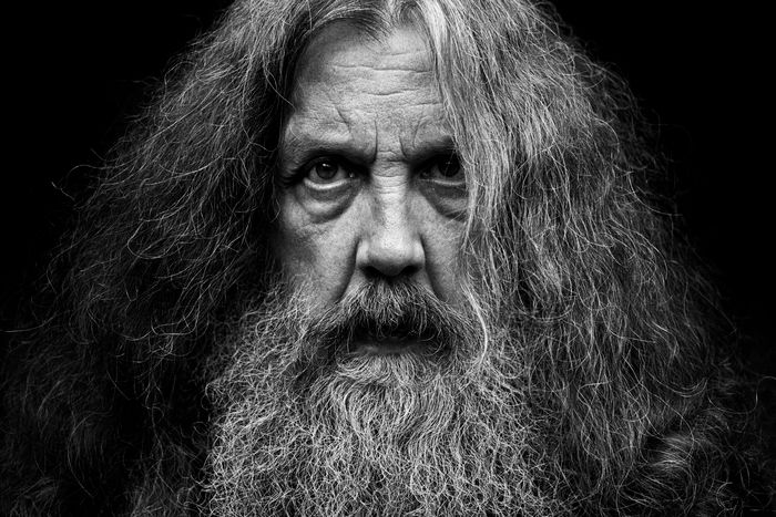 Vĩ đại Alan Moore.