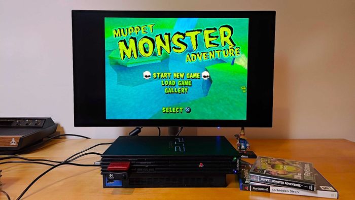 Màn hình KTC G27P6 kết nối với PS2 thông qua OSSC chạy trò chơi PS1 Muppet Monster Madness