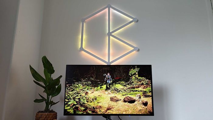 Nanoleaf Lines với chế độ phản chiếu màn hình được kích hoạt đồng bộ hóa với gameplay của Horizon: Forbidden West