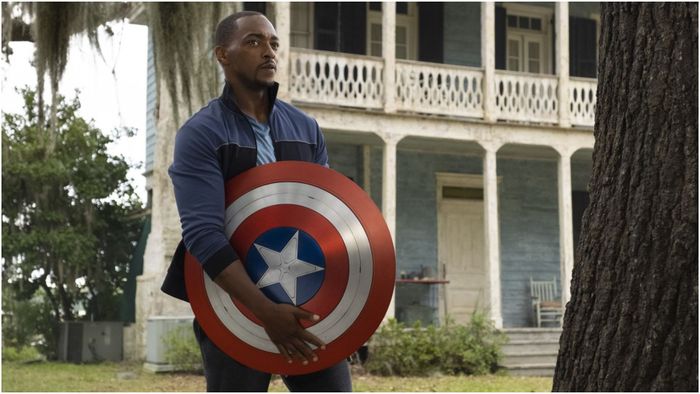 Anthony Mackie vai Sam Wilson trong The Falcon and the Winter Soldier