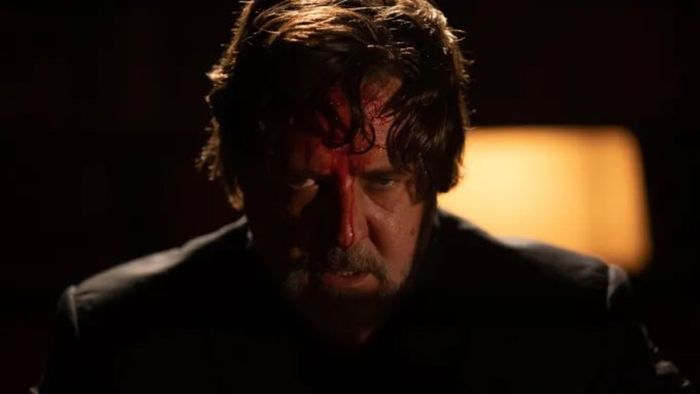 Russell Crowe trong The Exorcism