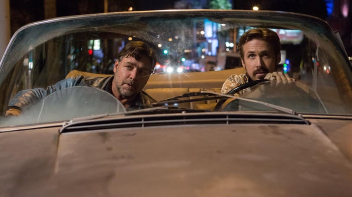 Russell Crowe và Ryan Gosling trong The Nice Guys