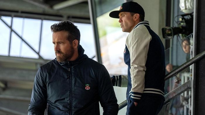 Rob McElhenney và Ryan Reynolds trong Chào Mừng Đến Wrexham