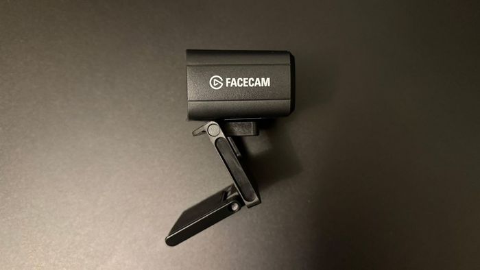 Elgato Facecam MK2 nằm nghiêng, nhìn từ trên cao