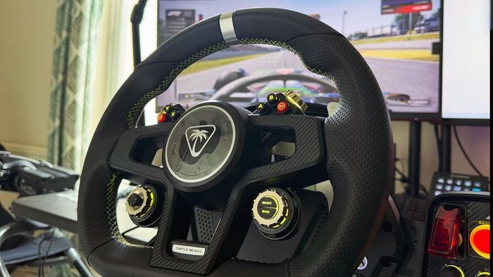 Gần gũi với chiếc vô lăng Turtle Beach VelocityOne Race