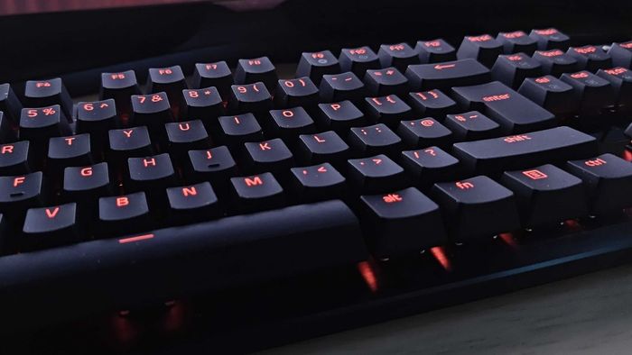 Một cái nhìn từ phía dưới của các nút bấm doubleshot của Razer Hunstman V3 Pro