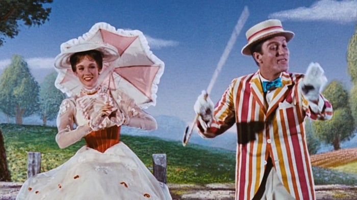 Mary Poppins nhảy múa trong một cánh đồng hoạt hình trong Mary Poppins