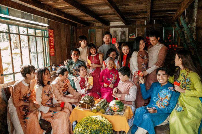 Lật Mặt 7 có số lượng diễn viên tham gia nhiều nhất trong tất cả các phần của thương hiệu.
