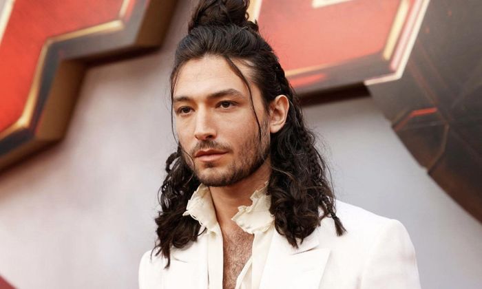 Ezra Miller liên tục bị vướng vào các scandal và bê bối về đời tư