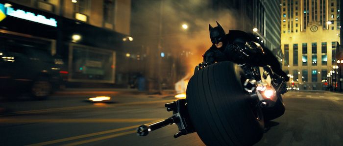 The Dark Knight là bộ phim đầu tiên được quay bằng IMAX