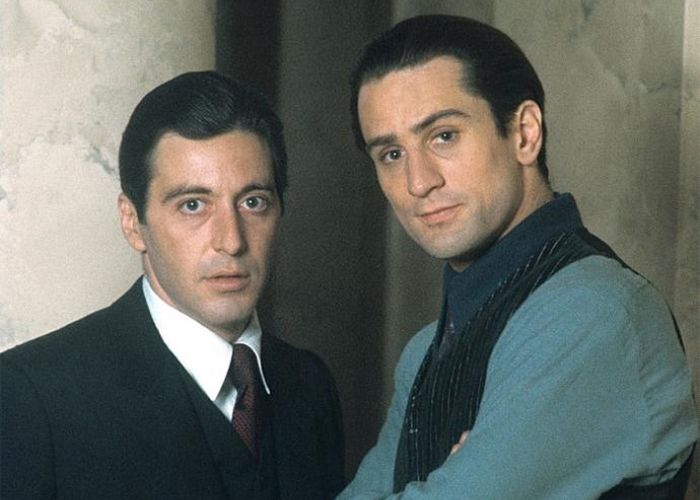 Al Pacino và Robert De Niro trong cảnh hồi tưởng của The Godfather Part II (Bố Già 2)