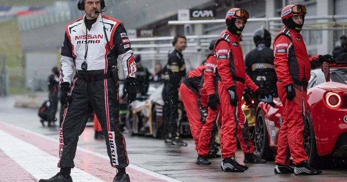 Gran Turismo: Tay Đua Cự Phách kể về câu chuyện thực sự của tay đua huyền thoại Jann Manderborough