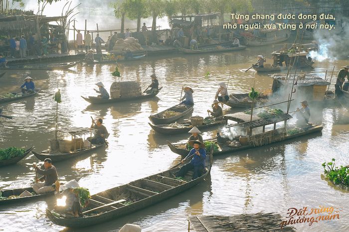 Cảnh nhộn nhịp của những cảnh đầu tiên được tái hiện một cách sinh động.