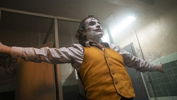 Joker (2019) mở ra một nguồn gốc mới cho hoàng tử hề tội phạm của Gotham