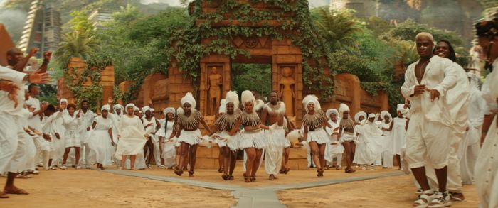 Tại Wakanda, cần những người phụ nữ và nhân dân để nuôi lớn một vị vua