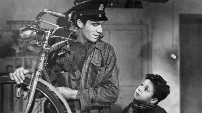 Bicycle Thieves khiến mọi người cảm thấy vô vọng với những ước mơ nhỏ bé của họ