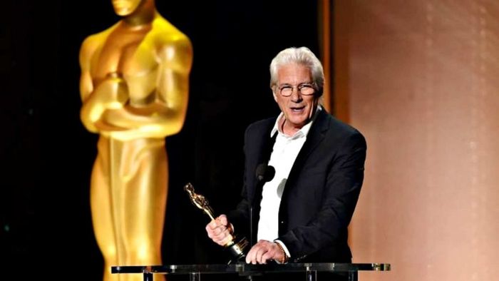 Richard Gere tham dự lễ trao giải Oscar | Sự Tò Mò Đầu Tiên