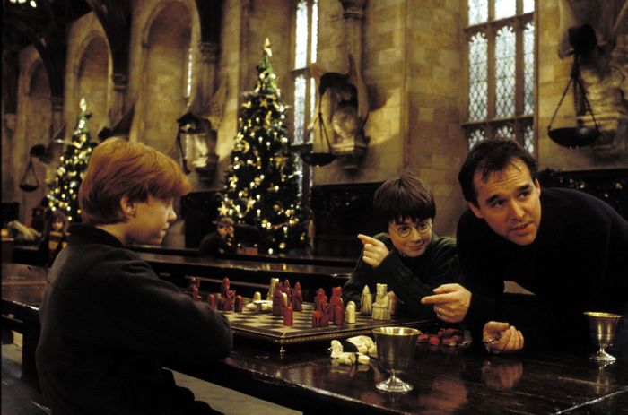 Robert Grint, Daniel Radcliffe và Chris Columbus trên phim trường.