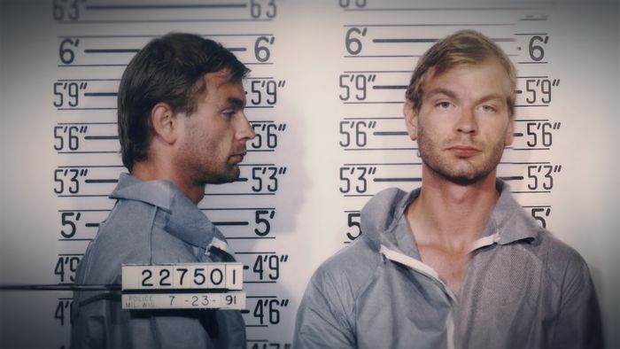 Jeffrey Dahmer có một tuổi thơ không quá đặc biệt, nhưng hắn vẫn nuôi dưỡng những suy tư u ám